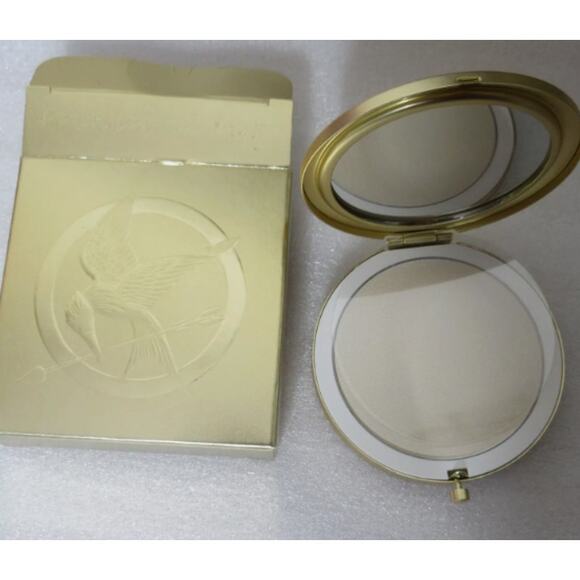 NIB Storybook Cos Girl On Fire Hunger Games Pressed Powder - Picture 6 of 7